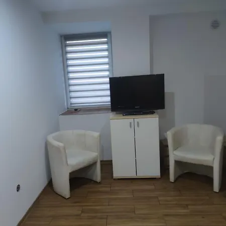 Dla Firm Do 8 Osob Hostel *